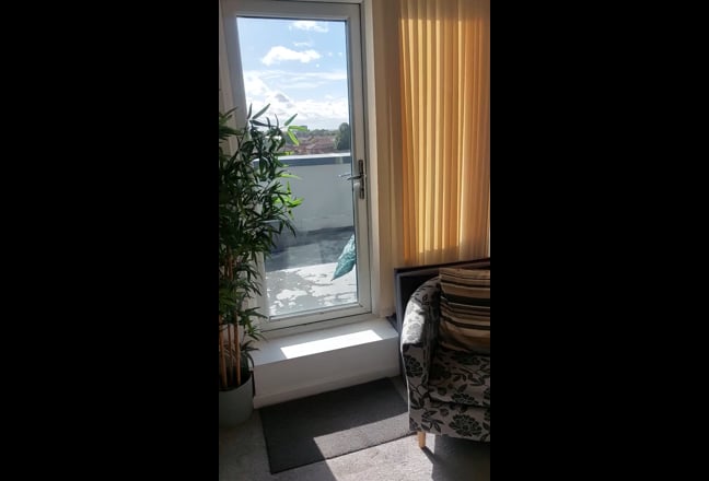 Large Modern Double Room by canal Droylsden Main Photo