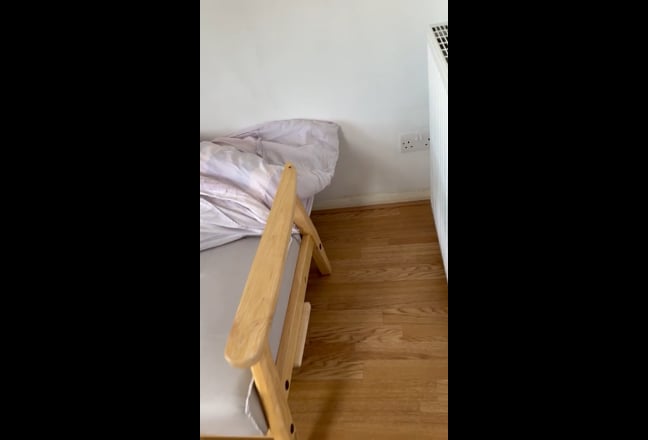 One  room with sofa  bed  in a 3 bedroom flat Main Photo