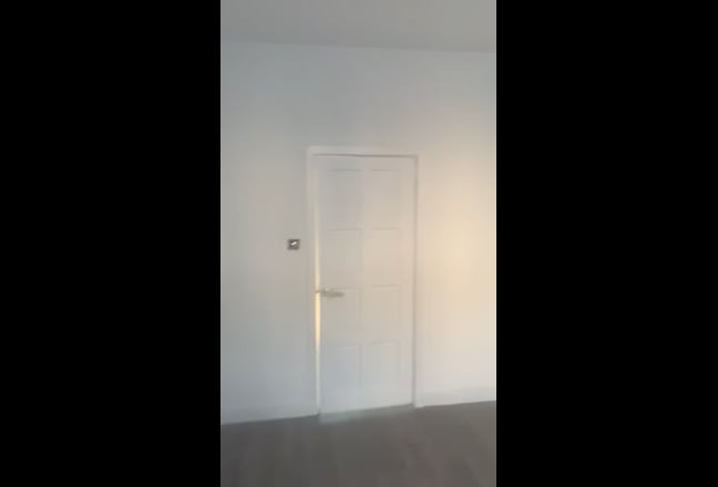 New refurbished unfurnished rooms to rent CR7 Main Photo