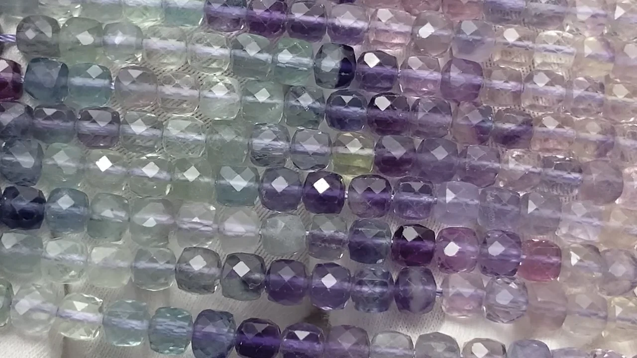 マルチカラーフローライト キューブカット4×4×4mm 1連｜天然石ビーズ