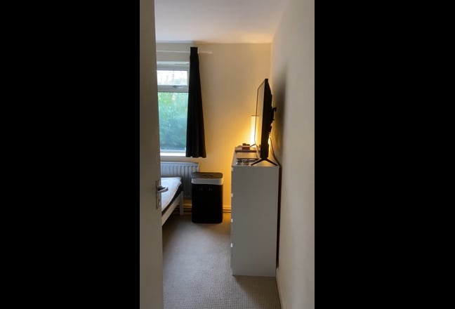 Double Room with Garage Storage Main Photo
