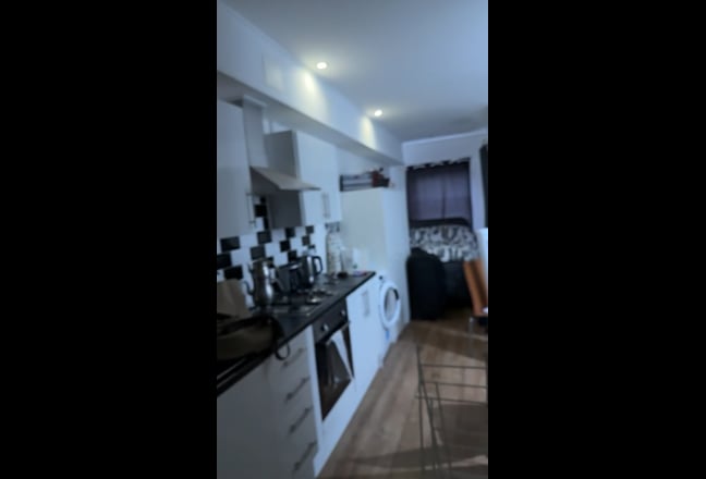 Studio flat - Please call instead of messaging  Main Photo