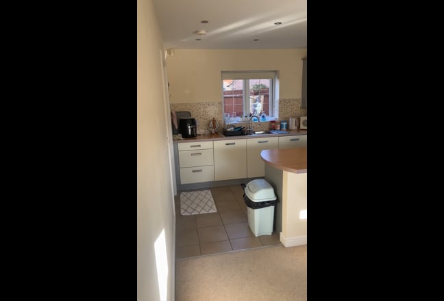 Lovely cosy double sized bedroom Main Photo