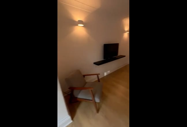 Bright double room in spacious Putney flat Main Photo