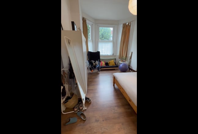 🏠 Spacious Studio Flat – Great Location N4  Main Photo