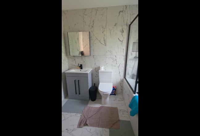 🏡 Spacious Ensuite Double Rooms  Main Photo
