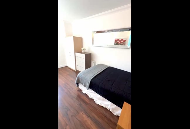 Modern Double Room in Crossharbour – All Bills Inc Main Photo