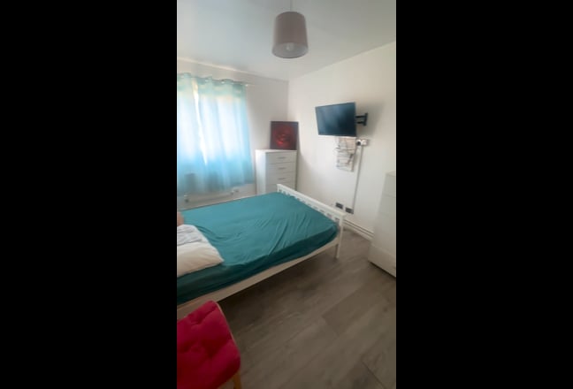 Big Double Room – Roehampton (All Bills Included) Main Photo