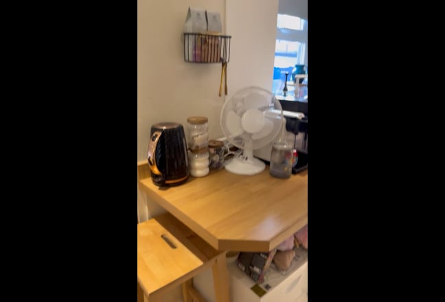 Studio flat, need replacement for me  Main Photo