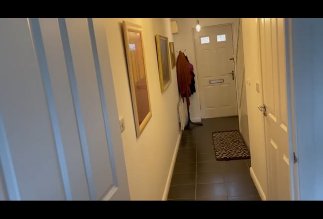 Double Room with on-street parking bills incl. Main Photo