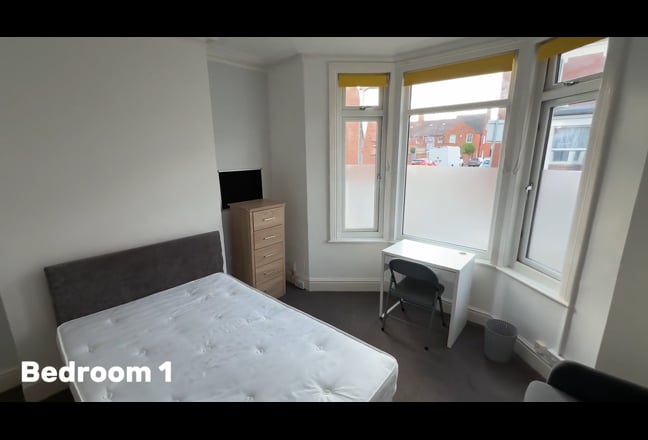 NN1 Abington -  Spacious Double Bedroom  Main Photo