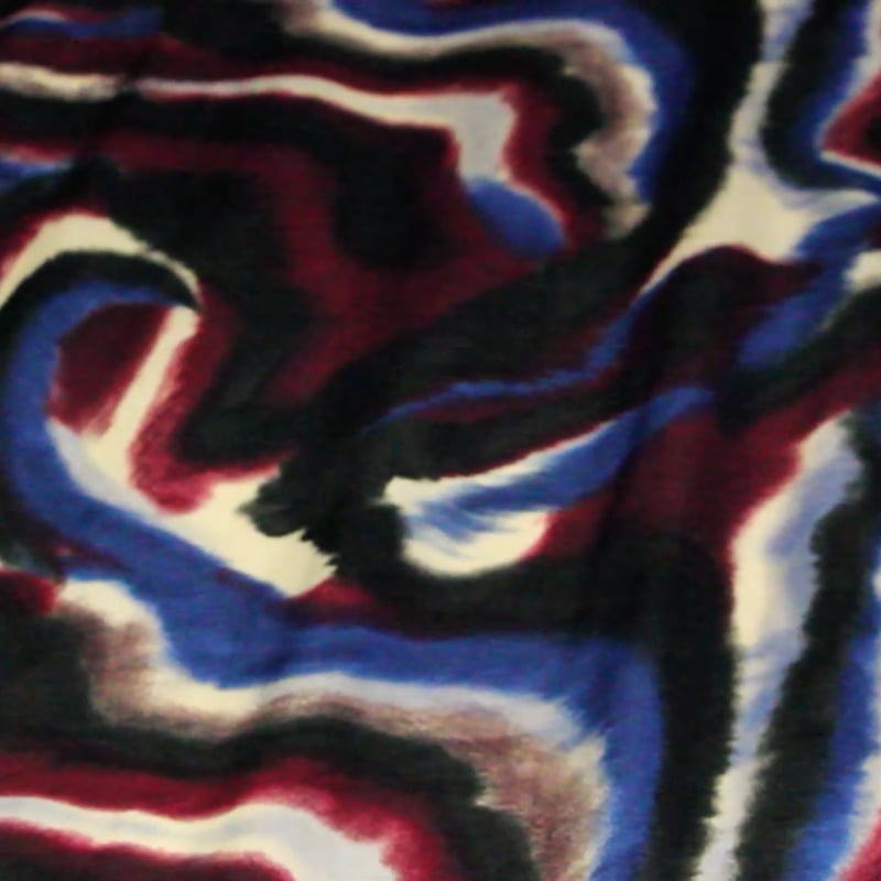 Vidéo: Crêpe satin - Motif abstrait bordeaux et bleu