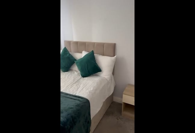 New Studio Apartment ~ Close to City Centre! Main Photo