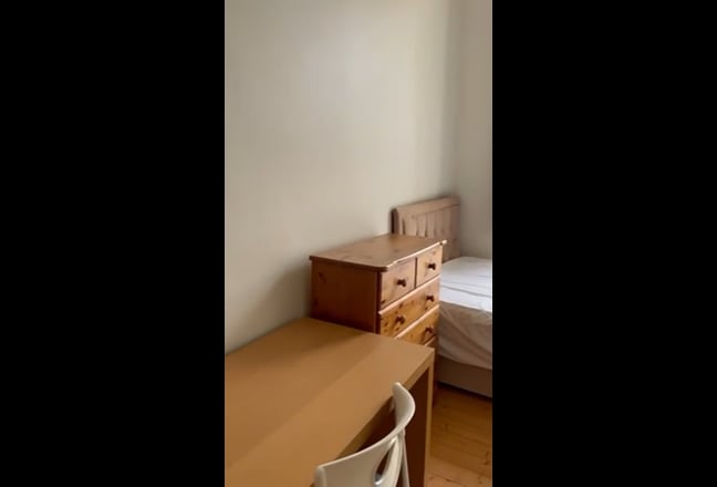 Marchmont 4-bed flat students only Main Photo