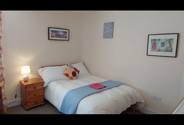 Ensuite double room near town centre Main Photo