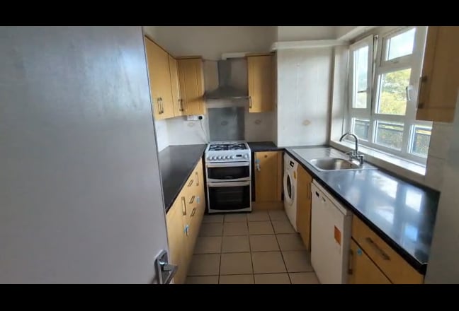 2 Bed Flat Brixton Hill - Walking Distance To Stn Main Photo