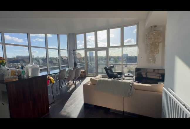 Spacious Double room in GORGEOUS Penthouse Flat! Main Photo