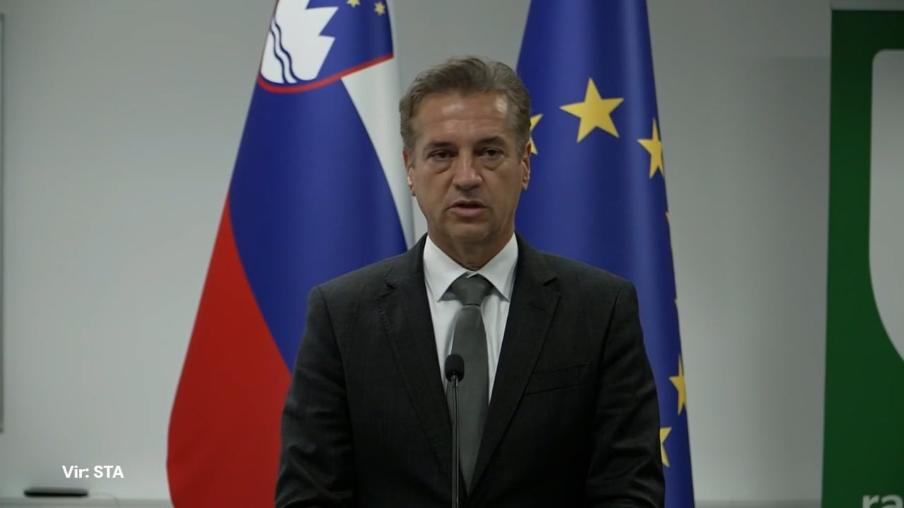 Golob napovedal obvezne božičnice