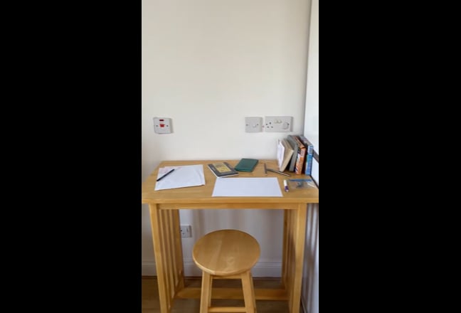Video 1: lounge / kitchenette