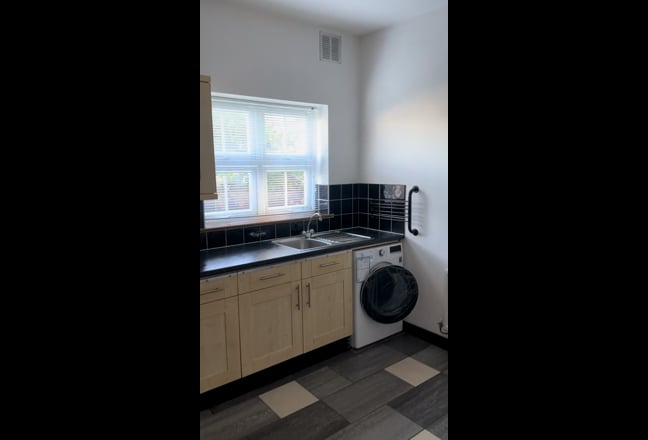 Superb Studio Keyworker Apartment  Main Photo