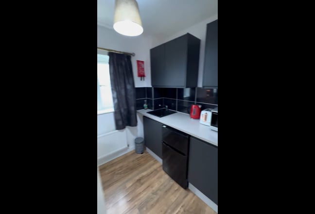 💥PE7 8GL - King Ensuite Room with Kitchenette💥 Main Photo