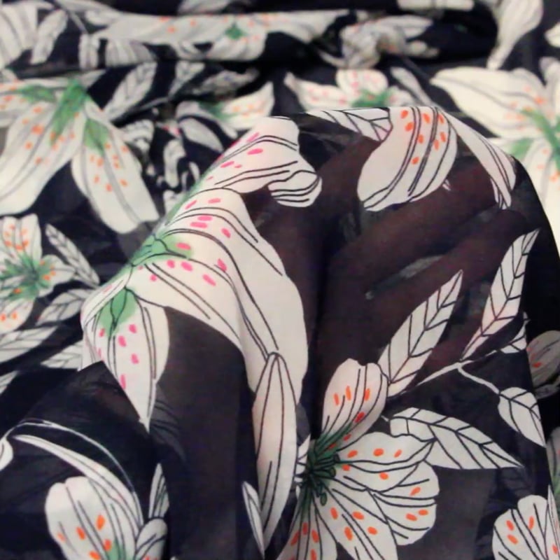 Vidéo: Georgette - Fleurs blanches fond marine