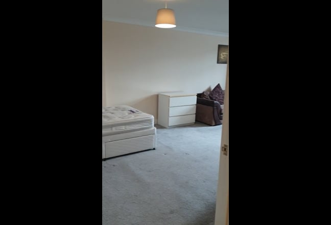 Very big double room, all bills included Main Photo