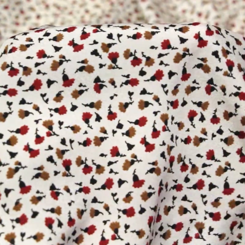 Vidéo: Crêpe - Petites fleurs rouges et brunes fond écru