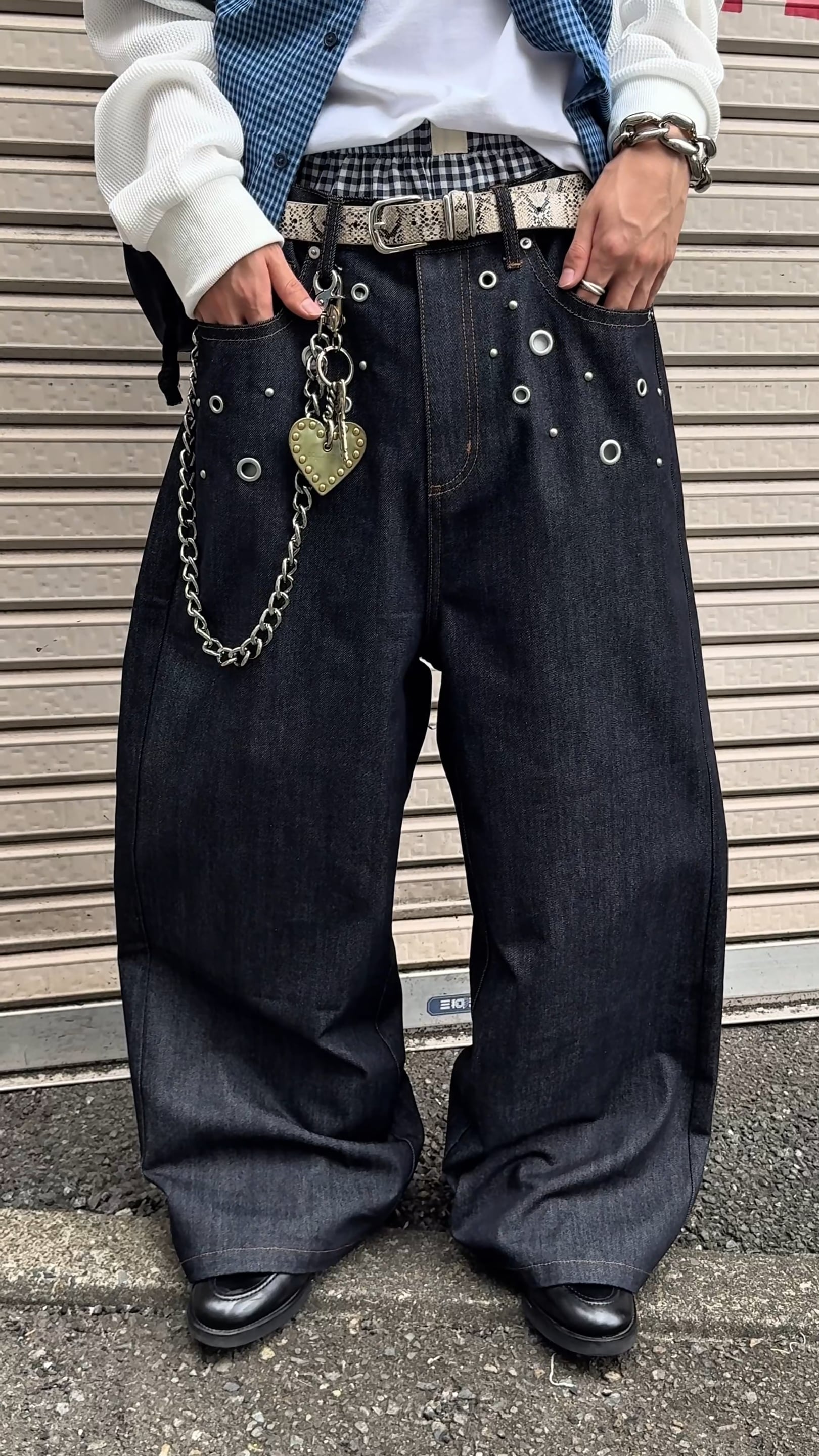 kutirmen】ハトメスタッズデザインリジットバギーデニムパンツ | [公式