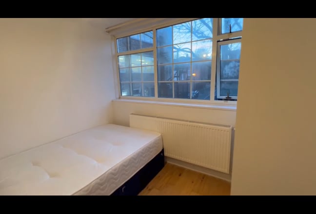 Spacious Studio Near Archway Station Main Photo