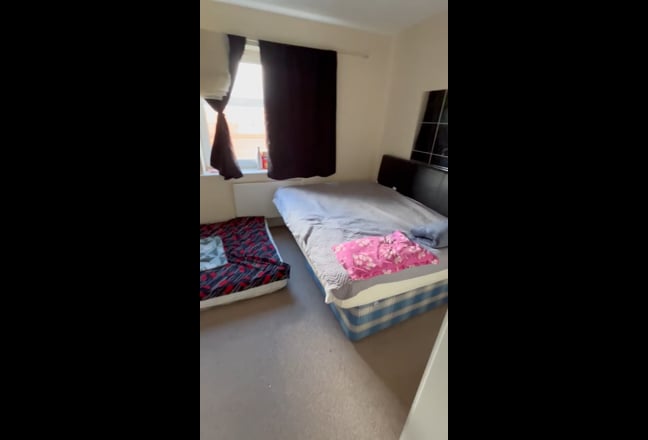 Furnished Rooms available in M13 area Main Photo