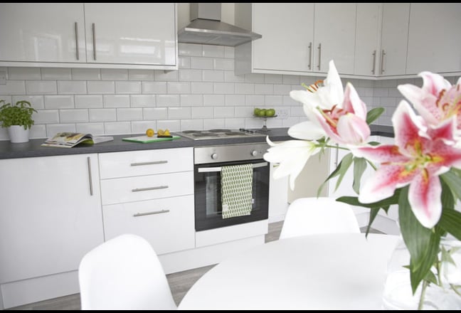 Lovely large double room with en suite Main Photo