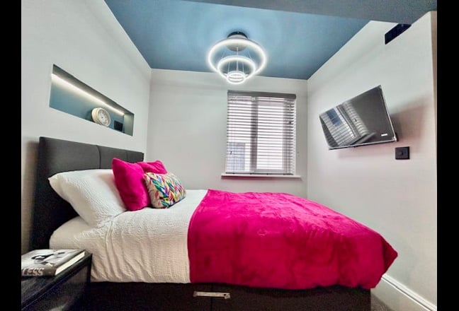 Video 1: En- suite Room 2