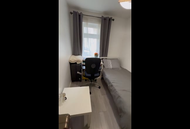 Beautiful Single room at Aldgate East  Main Photo