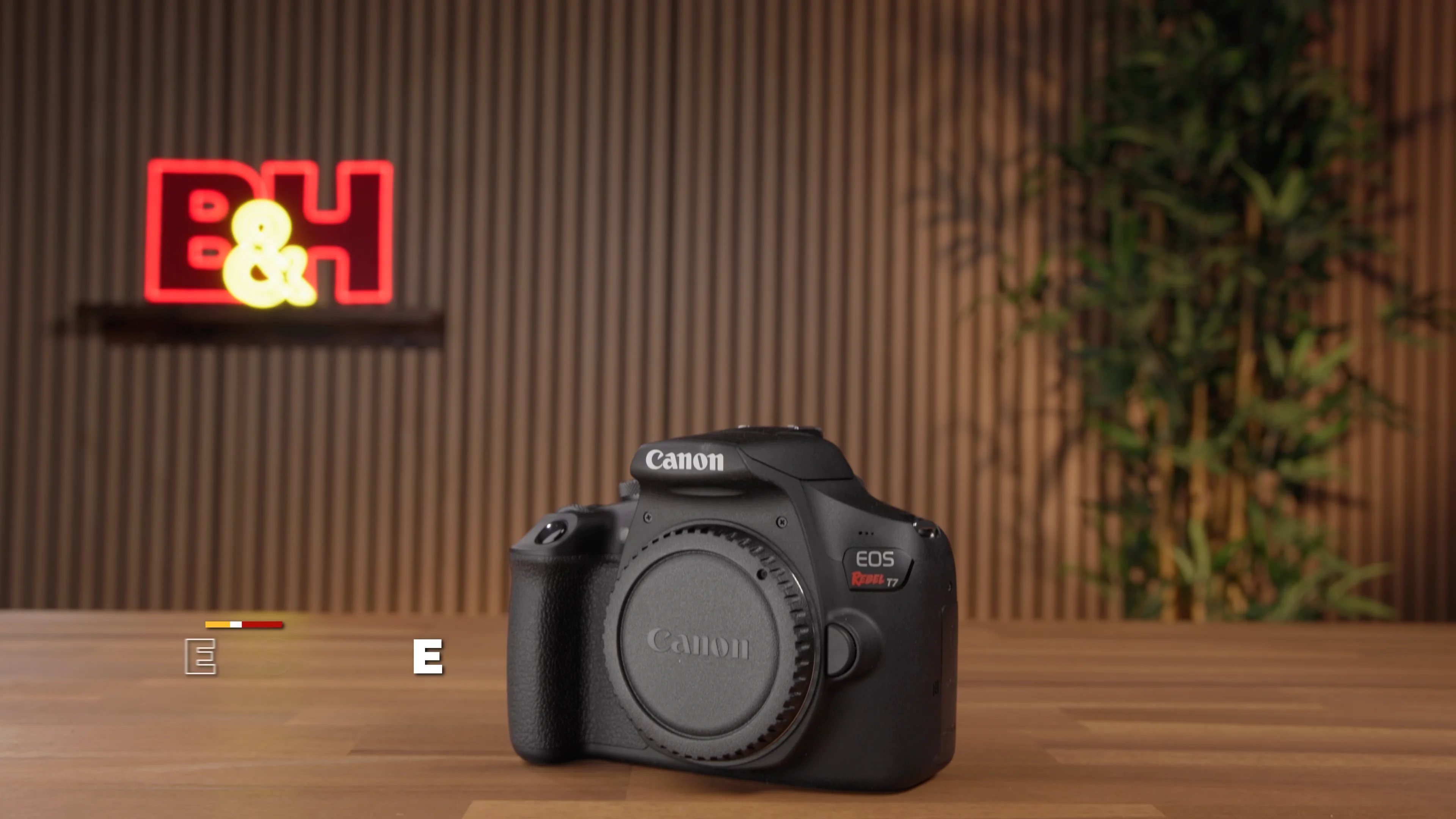 Canon EOS REBEL T7 一眼レフカメラ Amazon | Canon EOS Rebel T7 デジタル一眼レフカメラ + EF-S 18