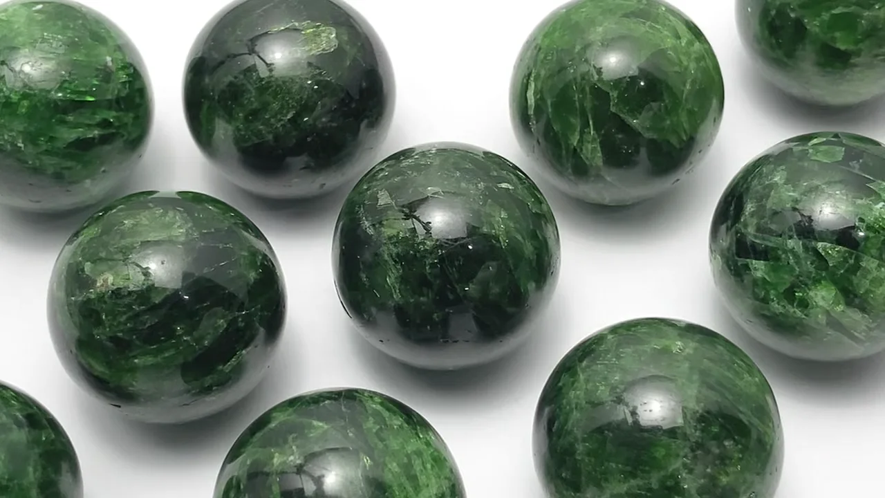 ロシア産クロムダイオプサイド スフィア・ラウンド25mm 1個｜天然石