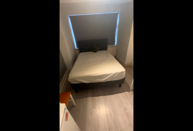 Three Single Rooms Available in South London!! Main Photo