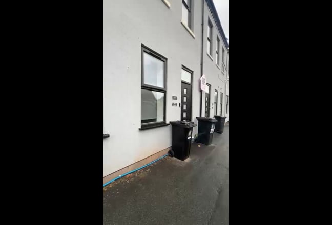 3-bedroom, 2-bathroom Flat Available at BS4 Main Photo