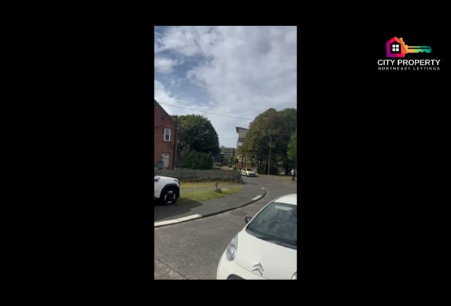 3-Bedroom Flat with Garden | Next to Universities Main Photo