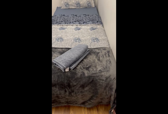 Bright clean room in safe Cul de sac - Zone 1 area Main Photo
