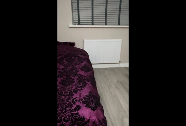 Newly refurbed all En suite Room in SS13  Main Photo