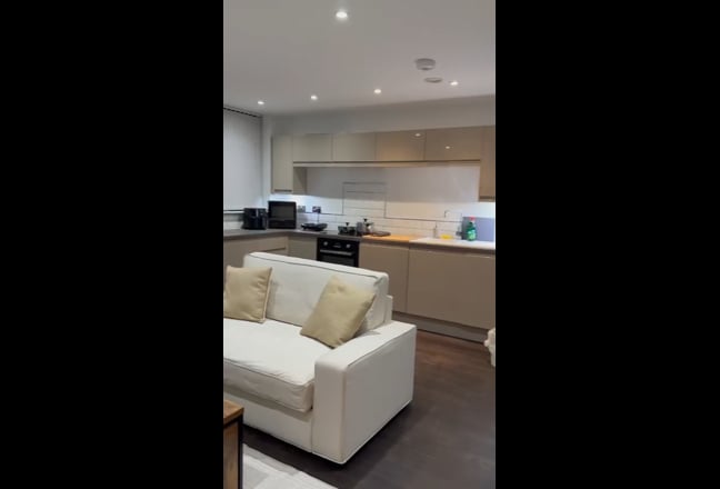 Cozy 2 bed, 2 bath flat in central Sheffield Main Photo