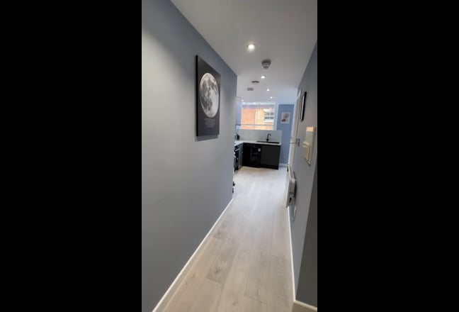 Brand new Studio all bills Inc-In City Centre Main Photo