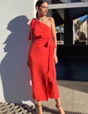 Vidéo: Jupe midi orange avec laçage latéral en faux lisse