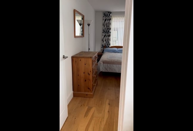 Light Spacious Double Room - Luxury Town House CB2 Main Photo