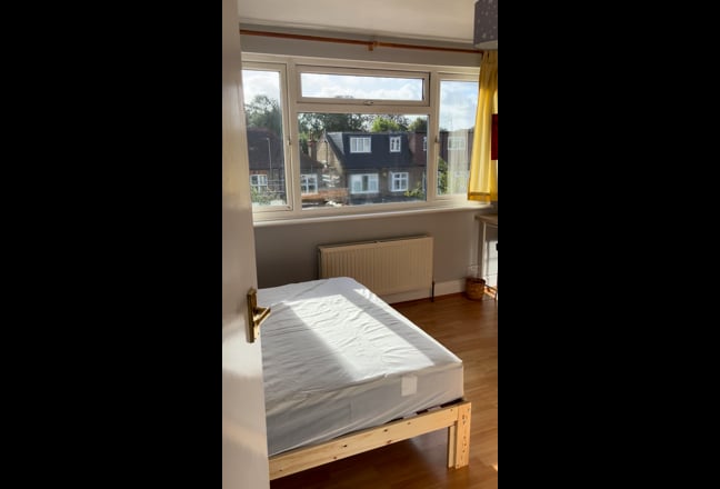 Bright and comfortable double room in Ealing Main Photo