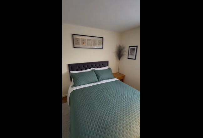 Drop Your Bags “READY TO GO” Cosy Single Bedroom  Main Photo
