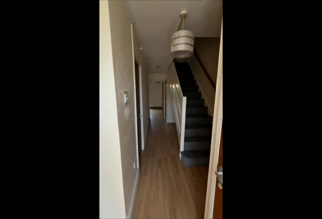 3 bedroom+living room@ available now Main Photo