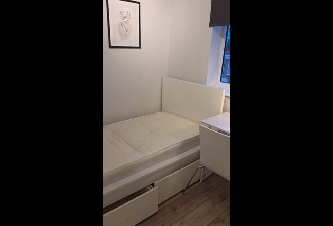 🏡 Modern 5-Bedroom House Ave 20th Sept Main Photo