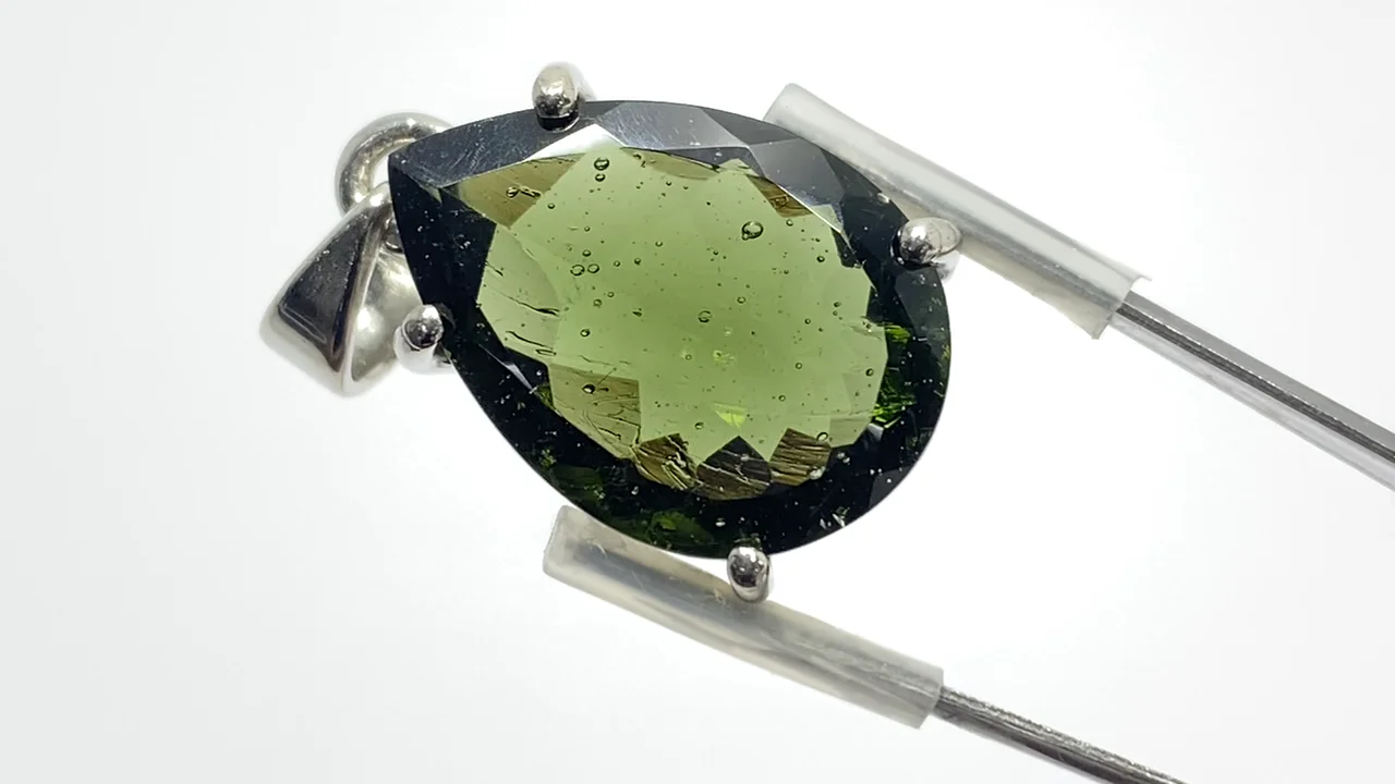 動画】【1点もの】モルダバイトAAA ファセットカットペンダントトップ